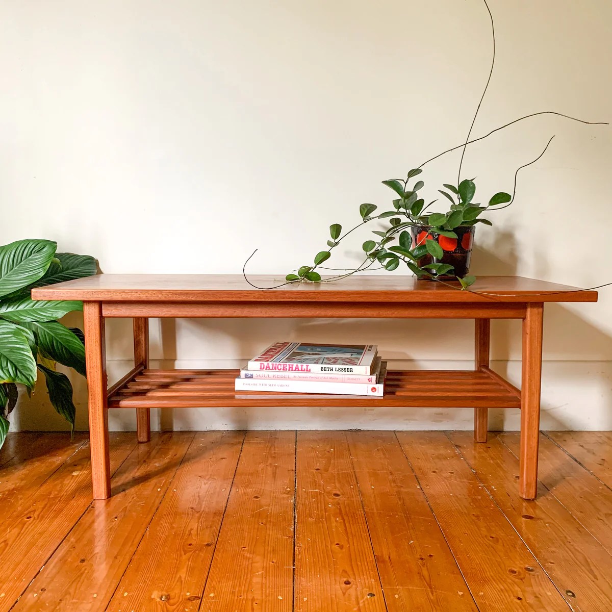 Compact coffee table furniture with magazine rack